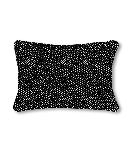 Outdoor sierkussen met zwart wit stippen patroon – Waterafstotend tuinkussen voor buiten – 50x30cm - zwart/wit