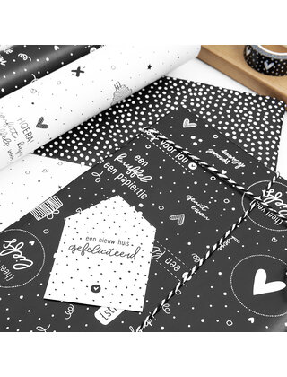Cadeaupapier zwart met witte tekstjes