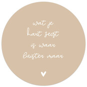 Muurcirkel zand met  tekst  'Wat je hart zegt...'