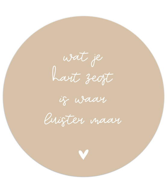Muurcirkel zand met  tekst  'Wat je hart zegt...'