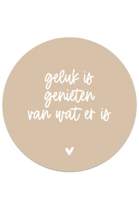 Muurcirkel (binnen) zand met tekst 'Geluk is genieten van wat er is' - 3 formaten