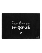 Deurmat zwart met tekst 'Kom binnen en geniet'