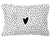 Buitenkussen 60x40 met dots en hart – waterafstotend tuinkussen