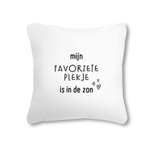 Buitenkussen 40x40 wit met tekst Mijn favoriete plekje is in de zon – waterafstotend tuinkussen