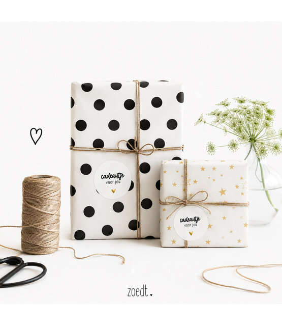 Rol cadeaupapier wit met zwarte polkadots 50x300cm