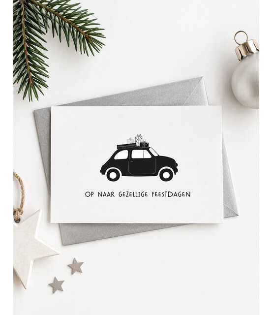 Kerstkaart met auto en tekst ‘Op naar gezellige feestdagen’