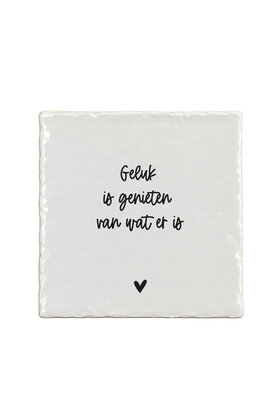 Aardewerk tegeltje – Geluk is genieten van wat er is
