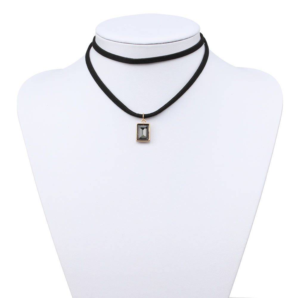 Neckermann Dames Halsketting Zwart Met Goudkleurige Hanger neckermann kopen in de aanbieding Neckermann Dames Halsketting Zwart Met Goudkleurige Hanger neckermann kopen in de aanbieding