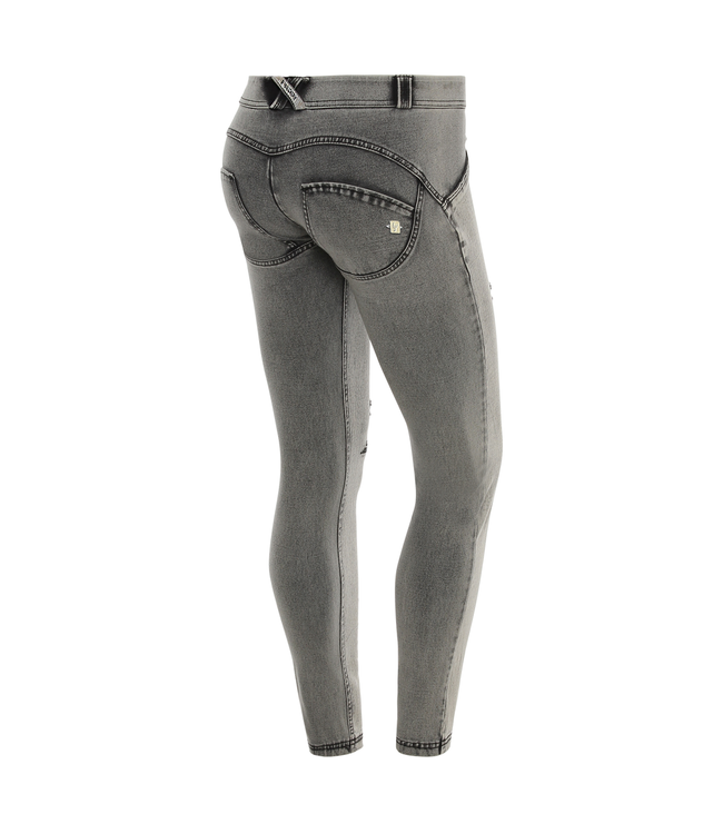 WR.UP® SKINNY WR.UP® IN DISTRESSED LIGHT GREY DENIM WITH EMBROIDERY