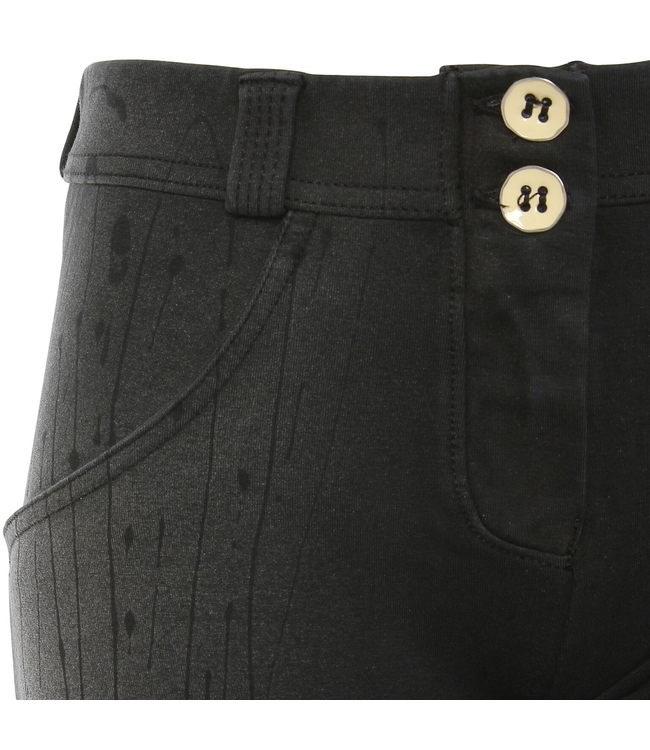 WR.UP® GARMENT-DYED WR.UP® WITH REGULAR RISE AND RAIN EFFECT DETAILS