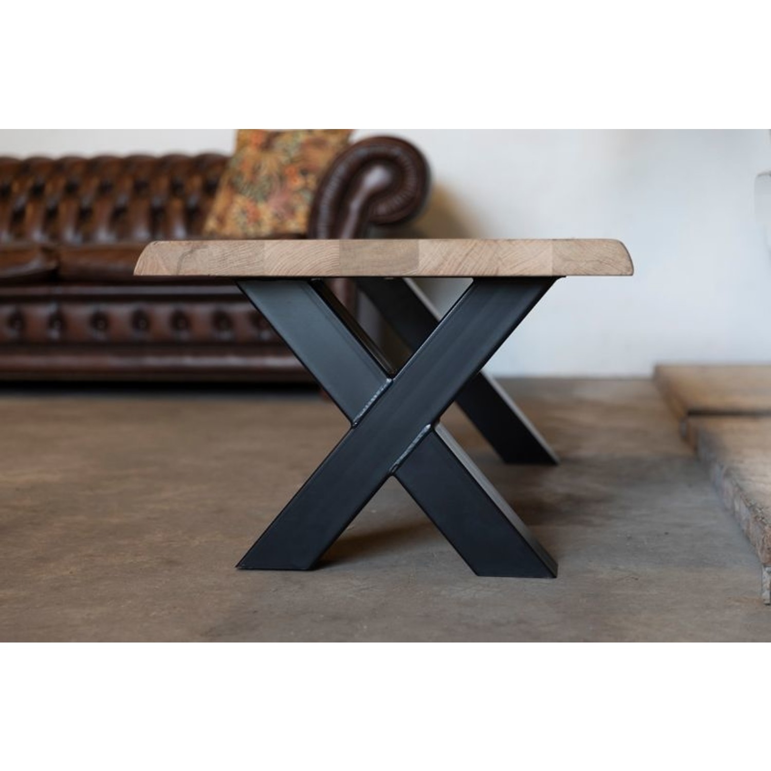 artikel burgemeester Nacht Eikenhouten salontafel voorzien van x standaard poten - Boomstam-tafels