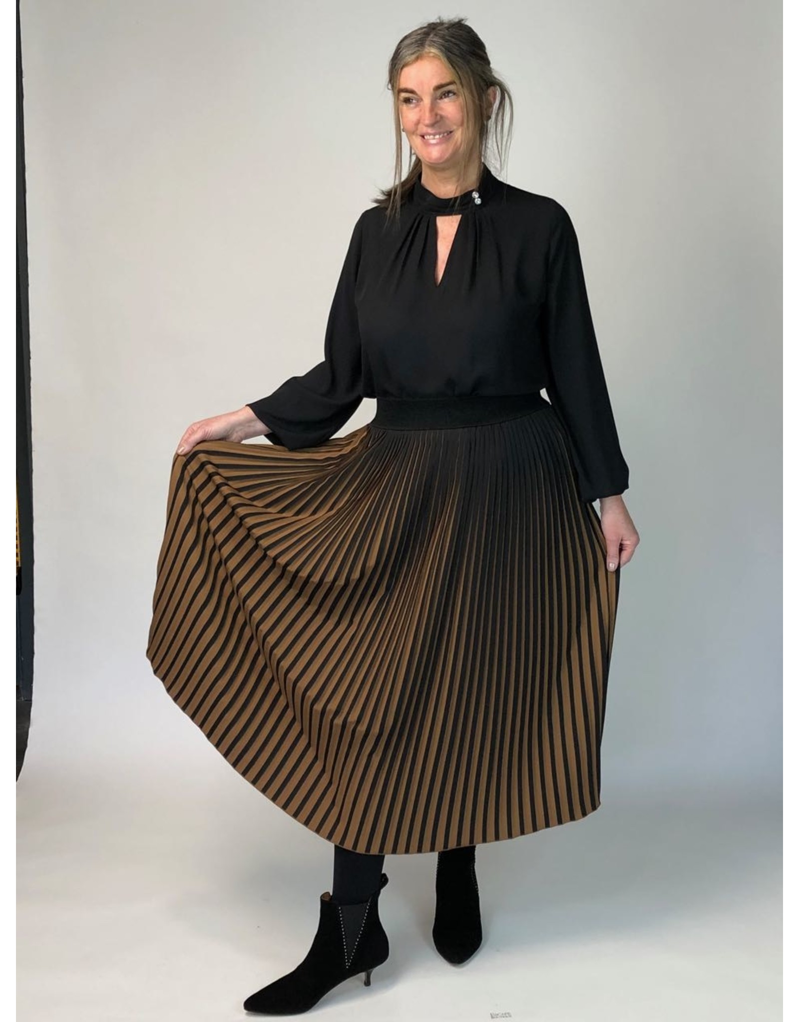 Peruzzi Mid Length Plisee Skirt