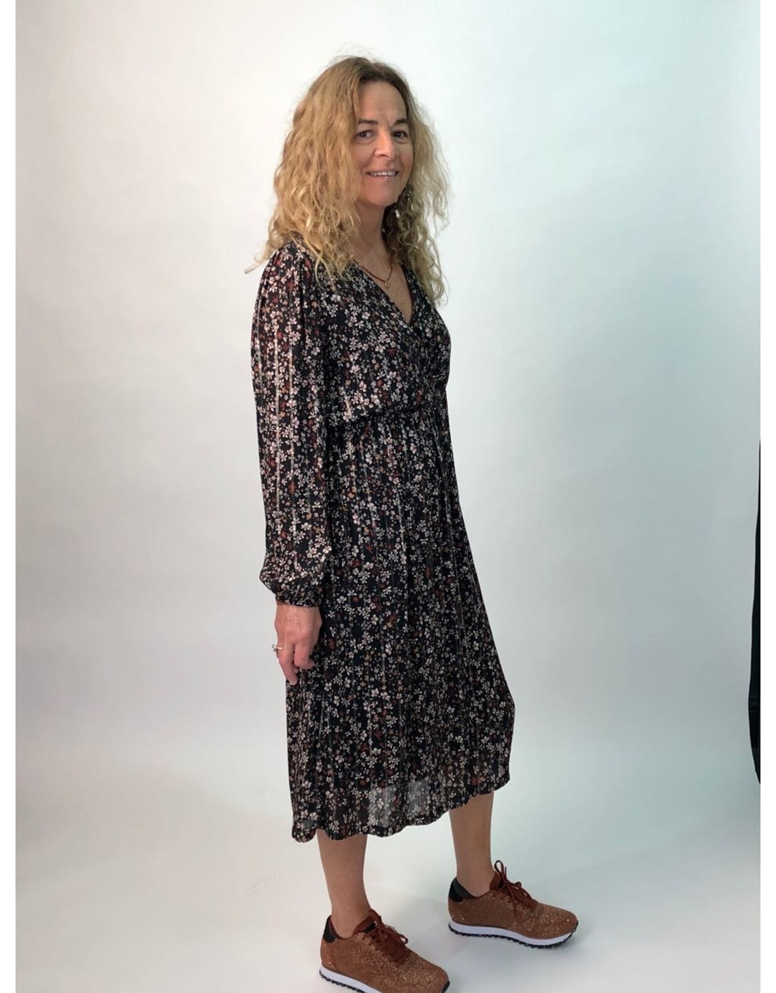 La Fee Maraboutee Pretty Floral Print V Neck Long Sleeve Midi Length Dress.