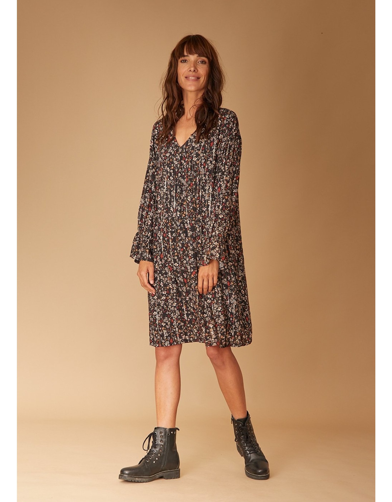 La Fee Maraboutee Pretty Floral Print V Neck Long Sleeve Midi Length Dress.