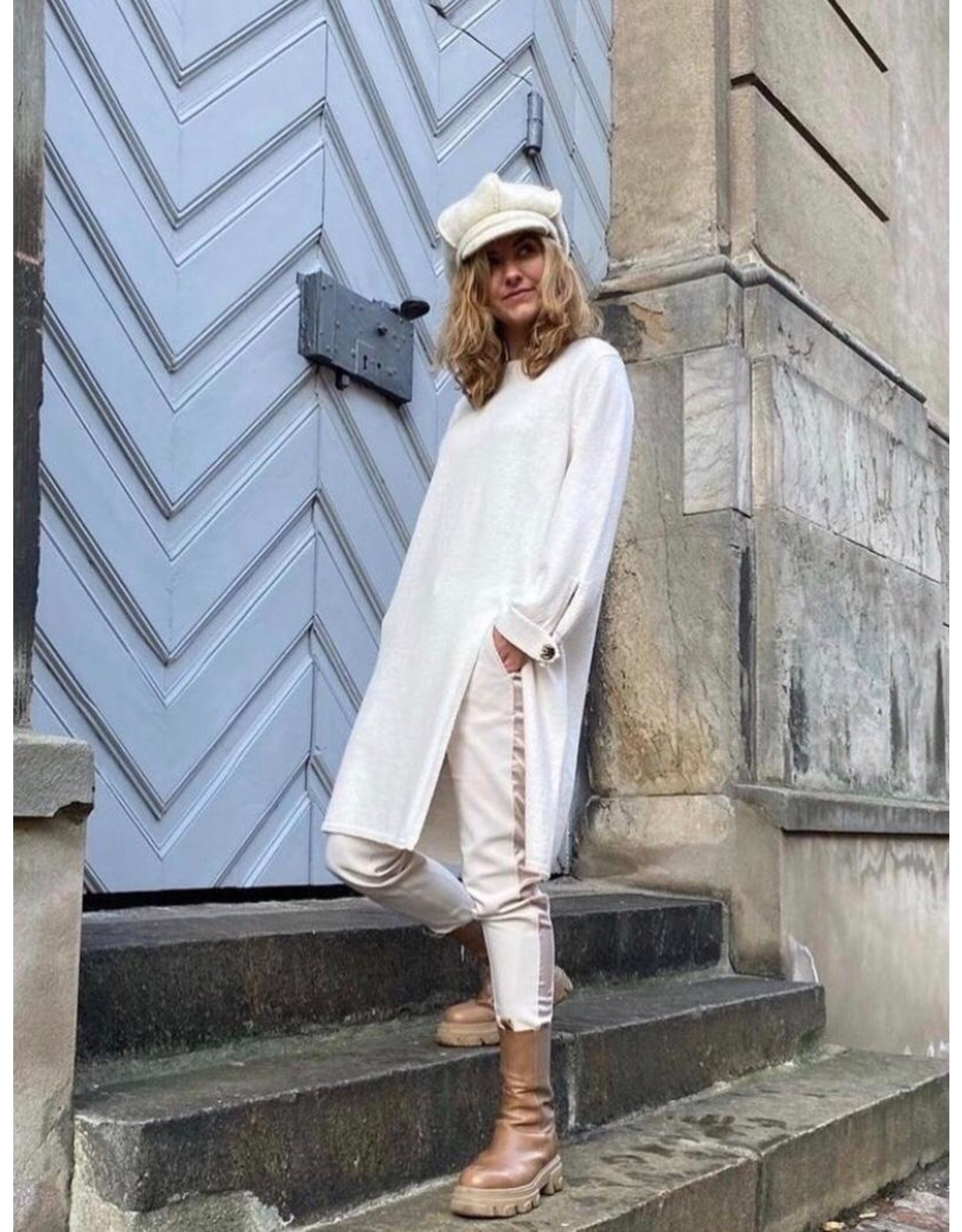 Gustav Huma long knit w. slit