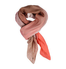 Gustav Inette big scarf
