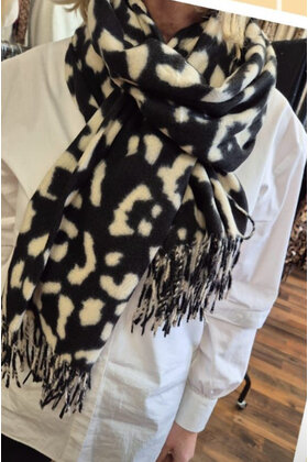 B&D DESIGN SCARF 2410