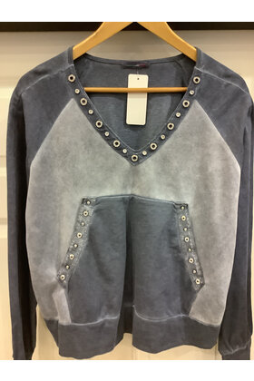 MADE IN ITALY STUD V-NECK TOP 3859