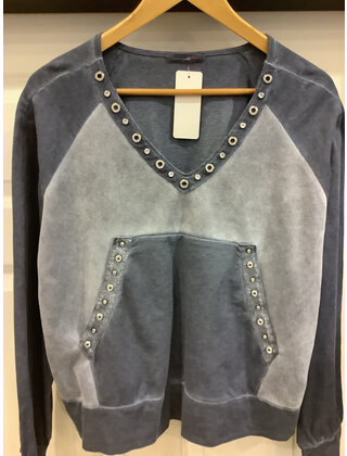 MADE IN ITALY STUD V-NECK TOP 3859