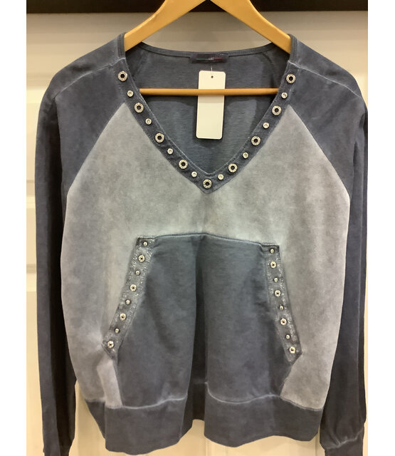 MADE IN ITALY STUD V-NECK TOP 3859