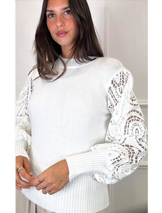 LAMIAR JUMPER WITH LACE SLEEVES 7023