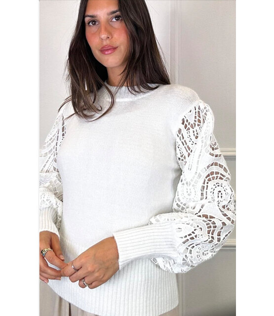 LAMIAR JUMPER WITH LACE SLEEVES 7023
