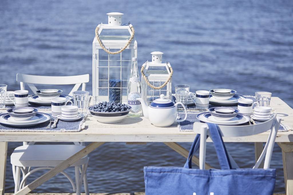 Blauw met witte serviezen