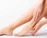 Droge huid op je benen? Dit zijn de oorzaken en wat je eraan kunt doen