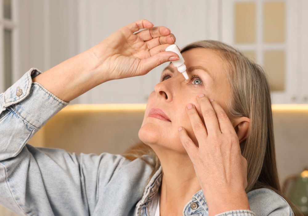 Oogdruppels tegen droge ogen: welke kies je?