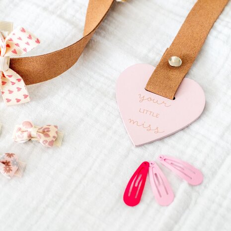 Your Little Miss Support/organisateur d'accessoires pour cheveux Your Little Miss Support/organisateur d'accessoires pour cheveux