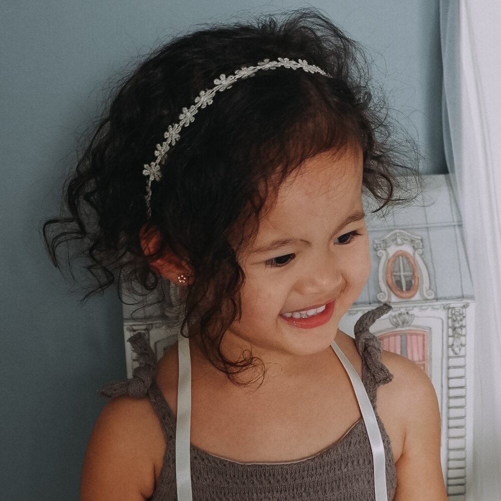 Your Little Miss Hårband med spets och band - sweet flower Your Little Miss Hårband med spets och band - sweet flower