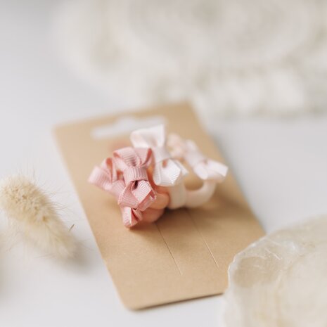 Your Little Miss Baby hårsnoddar med rosett Liv - soft pink vibes Your Little Miss Baby hårsnoddar med rosett Liv - soft pink vibes