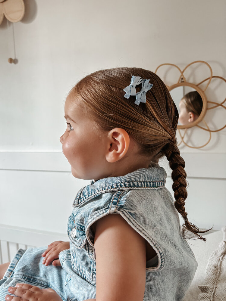 Your Little Miss Baby hårspænder med sløjfe Olivia - denim Your Little Miss Baby hårspænder med sløjfe Olivia - denim