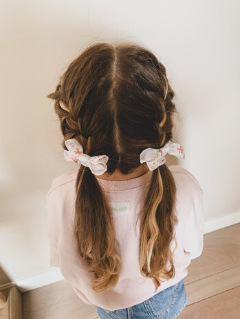 Your Little Miss Basic haarelastiekjes met strik Loïs - coral bloom Your Little Miss Basic haarelastiekjes met strik Loïs - coral bloom