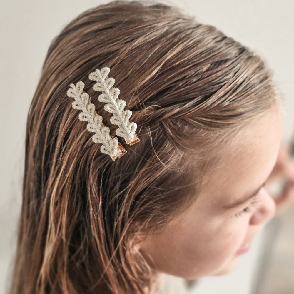 Your Little Miss Hårspännen med blommor Nina - Sparkle hearts