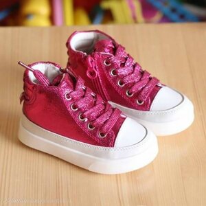 Trendy kinderschoenen met roze metallic glitter