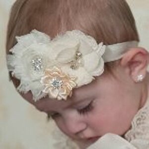 Baby haarbandje drie bloemen met parels en strass ivoor