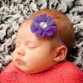 Haarbandje kleine chiffon bloem (donkerpaars)