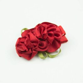 Haarspeldje met twee satijnen bloemetjes (rood)