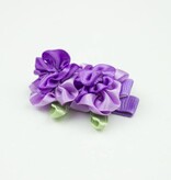 Baby haarspeldje met twee satijnen bloemetjes (lila)