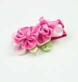 Baby haarspeldje met twee satijnen bloemetjes (roze)