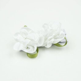 Haarspeldje met twee satijnen bloemetjes (wit)