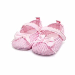 Babyschoenen: lichtroze, satijnen ballerina's