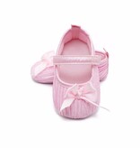 Babyschoenen: lichtroze, satijnen ballerina's