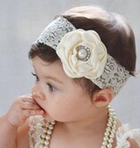 Baby haarbandje bloem met parel op kant (fuchsia)