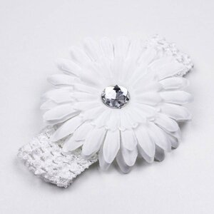 Baby haarbandje gehaakt met witte chrysant