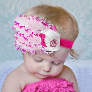 Baby haarbandje fuchsia/witte veren