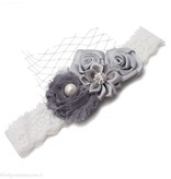 Baby haarbandje vier bloemen op kant (grijs)