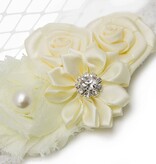 Baby haarbandje vier bloemen op kant (ivoor)