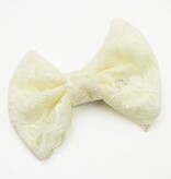 Baby haarspeldje met grote kanten strik (ivoor)